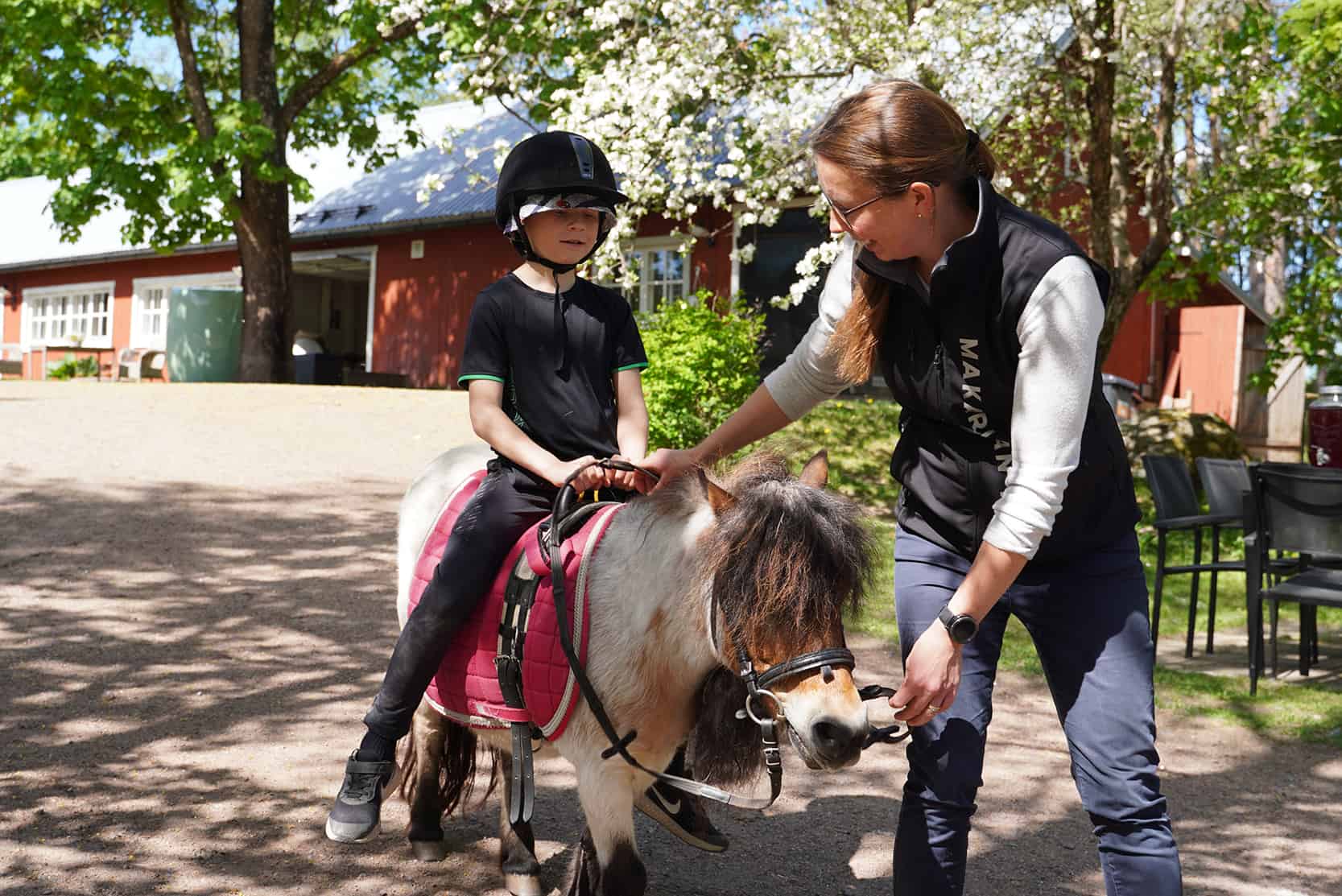 Tunne Poni -hanke tutustuttaa lapsia hevosharrastukseen